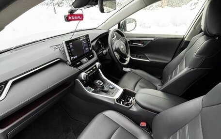 Toyota RAV4, 2022 год, 3 900 000 рублей, 4 фотография