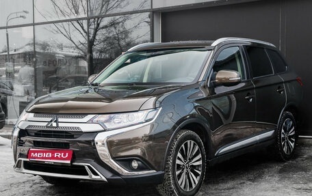 Mitsubishi Outlander III рестайлинг 3, 2020 год, 2 090 000 рублей, 1 фотография