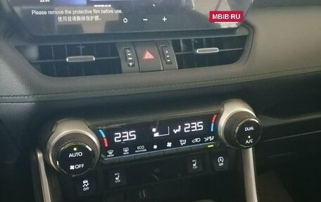 Toyota RAV4, 2025 год, 4 050 000 рублей, 4 фотография