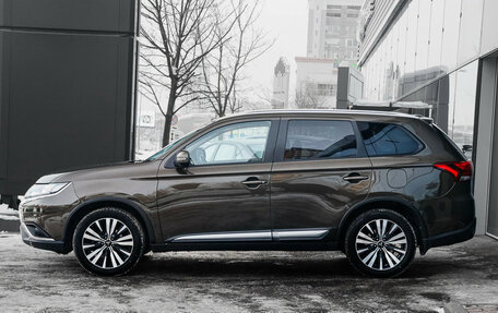 Mitsubishi Outlander III рестайлинг 3, 2020 год, 2 090 000 рублей, 8 фотография