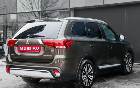 Mitsubishi Outlander III рестайлинг 3, 2020 год, 2 090 000 рублей, 5 фотография