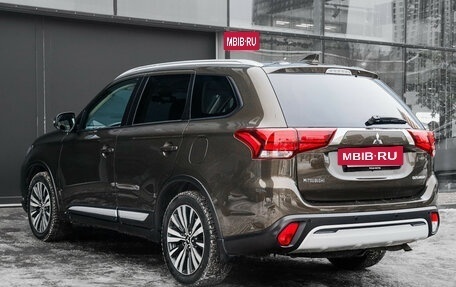Mitsubishi Outlander III рестайлинг 3, 2020 год, 2 090 000 рублей, 7 фотография