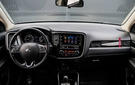 Mitsubishi Outlander III рестайлинг 3, 2020 год, 2 090 000 рублей, 20 фотография