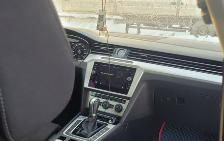 Volkswagen Passat B8 рестайлинг, 2017 год, 1 800 000 рублей, 15 фотография