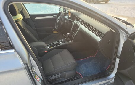 Volkswagen Passat B8 рестайлинг, 2017 год, 1 800 000 рублей, 21 фотография