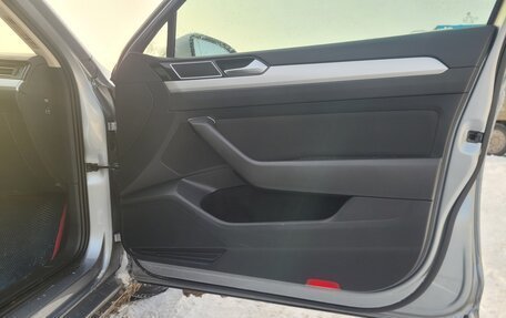 Volkswagen Passat B8 рестайлинг, 2017 год, 1 800 000 рублей, 22 фотография