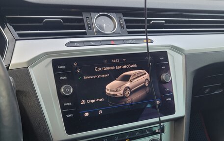 Volkswagen Passat B8 рестайлинг, 2017 год, 1 800 000 рублей, 32 фотография