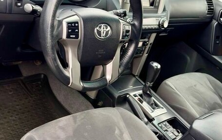 Toyota Land Cruiser Prado 150 рестайлинг 2, 2011 год, 2 675 000 рублей, 13 фотография