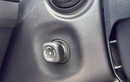 Toyota Land Cruiser Prado 150 рестайлинг 2, 2011 год, 2 675 000 рублей, 19 фотография