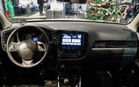 Mitsubishi Outlander III рестайлинг 3, 2022 год, 2 529 000 рублей, 9 фотография