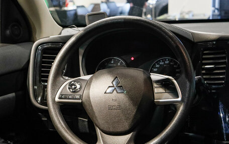 Mitsubishi Outlander III рестайлинг 3, 2022 год, 2 529 000 рублей, 10 фотография