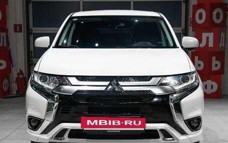Mitsubishi Outlander III рестайлинг 3, 2022 год, 2 529 000 рублей, 2 фотография