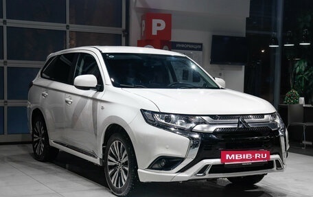 Mitsubishi Outlander III рестайлинг 3, 2022 год, 2 529 000 рублей, 3 фотография