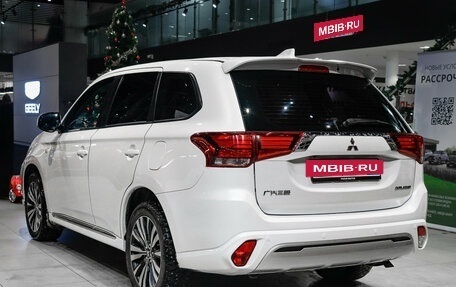 Mitsubishi Outlander III рестайлинг 3, 2022 год, 2 529 000 рублей, 6 фотография