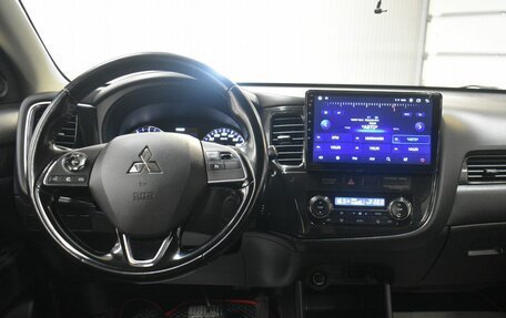 Mitsubishi Outlander III рестайлинг 3, 2016 год, 1 699 000 рублей, 5 фотография