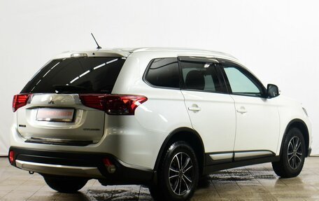 Mitsubishi Outlander III рестайлинг 3, 2016 год, 1 699 000 рублей, 4 фотография