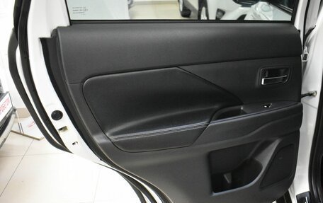 Mitsubishi Outlander III рестайлинг 3, 2016 год, 1 699 000 рублей, 14 фотография