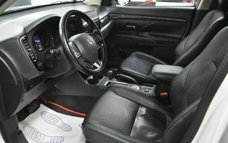 Mitsubishi Outlander III рестайлинг 3, 2016 год, 1 699 000 рублей, 12 фотография