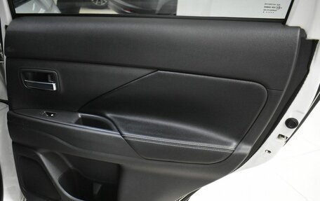 Mitsubishi Outlander III рестайлинг 3, 2016 год, 1 699 000 рублей, 15 фотография