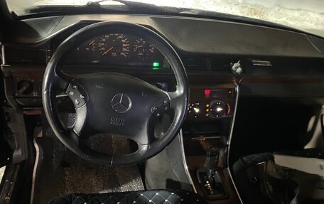 Mercedes-Benz E-Класс, 1994 год, 225 000 рублей, 4 фотография