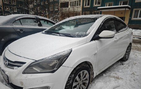 Hyundai Solaris II рестайлинг, 2015 год, 560 000 рублей, 2 фотография
