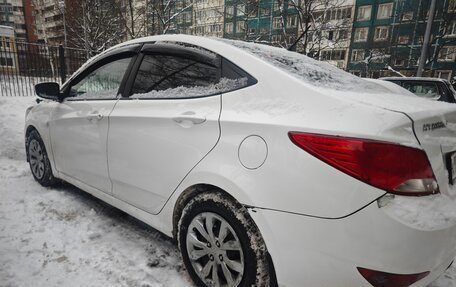 Hyundai Solaris II рестайлинг, 2015 год, 560 000 рублей, 3 фотография
