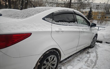 Hyundai Solaris II рестайлинг, 2015 год, 560 000 рублей, 4 фотография