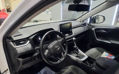 Toyota RAV4, 2021 год, 3 250 000 рублей, 12 фотография