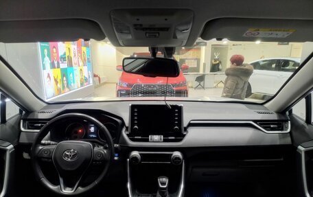 Toyota RAV4, 2021 год, 3 250 000 рублей, 13 фотография