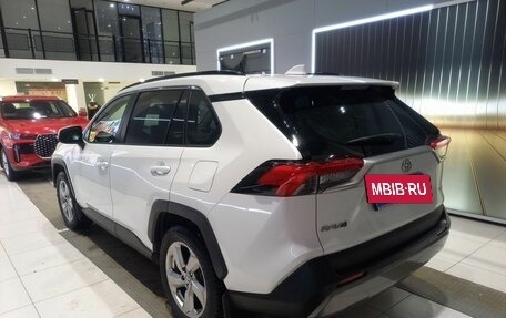 Toyota RAV4, 2021 год, 3 250 000 рублей, 6 фотография