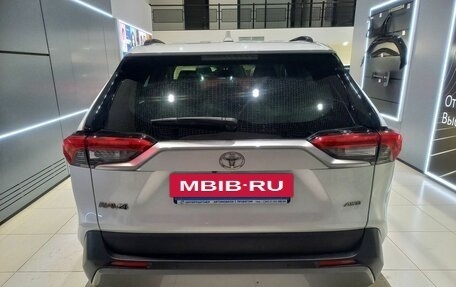 Toyota RAV4, 2021 год, 3 250 000 рублей, 5 фотография