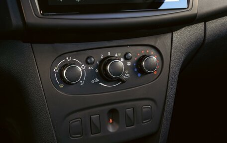 Renault Logan II, 2019 год, 1 250 000 рублей, 13 фотография