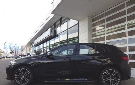 BMW 1 серия, 2023 год, 1 463 000 рублей, 3 фотография