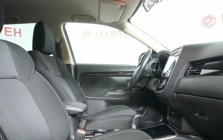 Mitsubishi Outlander III рестайлинг 3, 2019 год, 2 620 000 рублей, 10 фотография