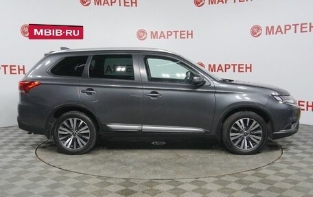 Mitsubishi Outlander III рестайлинг 3, 2019 год, 2 620 000 рублей, 4 фотография