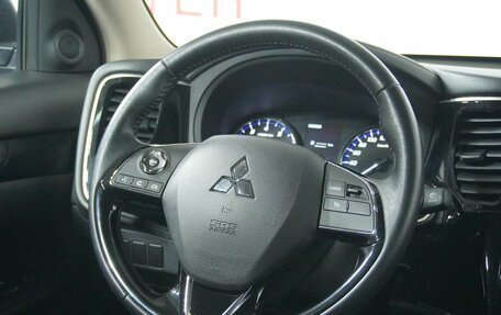 Mitsubishi Outlander III рестайлинг 3, 2019 год, 2 620 000 рублей, 16 фотография