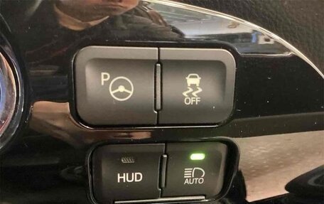 Toyota Prius IV XW50, 2022 год, 1 650 000 рублей, 13 фотография