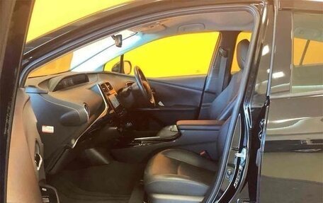 Toyota Prius IV XW50, 2022 год, 1 650 000 рублей, 7 фотография