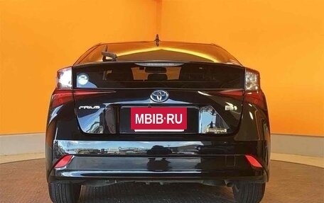 Toyota Prius IV XW50, 2022 год, 1 650 000 рублей, 5 фотография