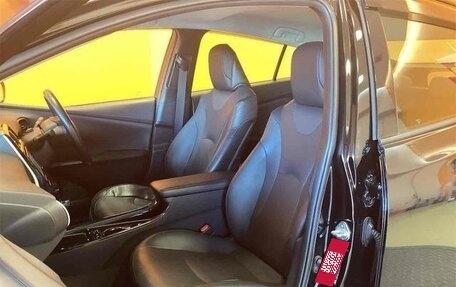 Toyota Prius IV XW50, 2022 год, 1 650 000 рублей, 8 фотография