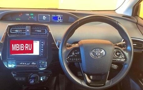 Toyota Prius IV XW50, 2022 год, 1 650 000 рублей, 12 фотография