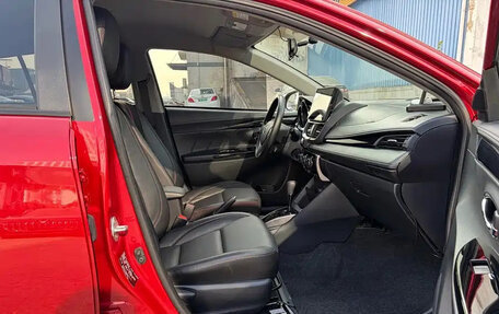 Toyota Yaris XP150 рестайлинг, 2022 год, 1 199 099 рублей, 15 фотография