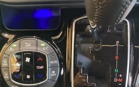 Toyota Noah III, 2018 год, 1 980 000 рублей, 10 фотография