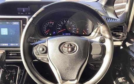 Toyota Noah III, 2018 год, 1 880 000 рублей, 8 фотография