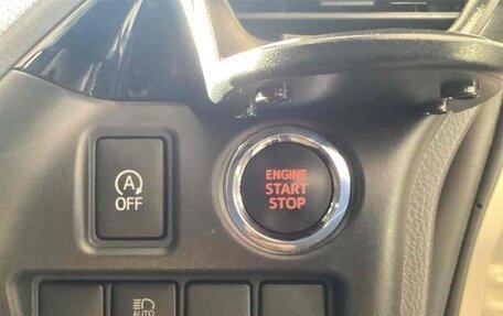 Toyota Noah III, 2018 год, 1 880 000 рублей, 18 фотография