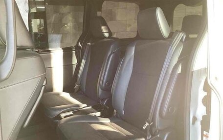 Toyota Noah III, 2018 год, 1 880 000 рублей, 13 фотография