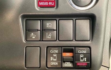 Toyota Noah III, 2018 год, 1 880 000 рублей, 19 фотография