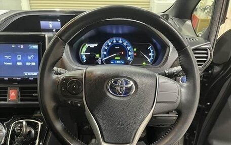 Toyota Voxy III, 2018 год, 2 170 000 рублей, 7 фотография