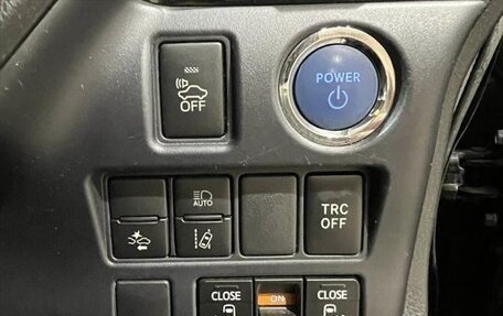 Toyota Voxy III, 2018 год, 2 170 000 рублей, 10 фотография