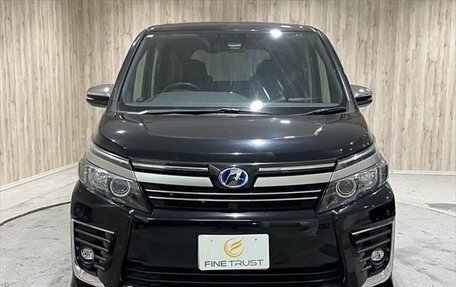 Toyota Voxy III, 2018 год, 2 170 000 рублей, 2 фотография